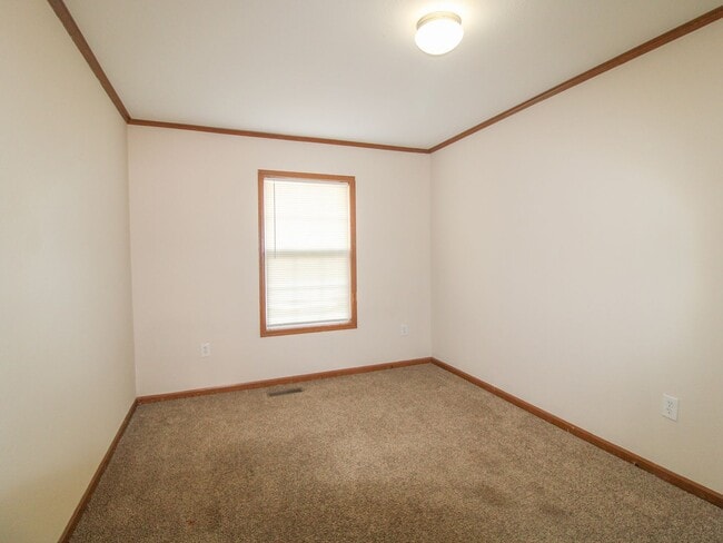 Building Photo - 130 Meadows Ln