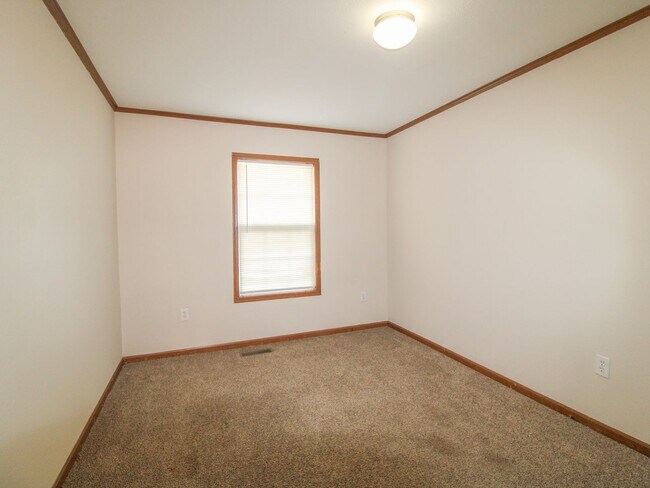 Building Photo - Beautiful 3 Bedroom Duplex in Convenient Pulaski Location