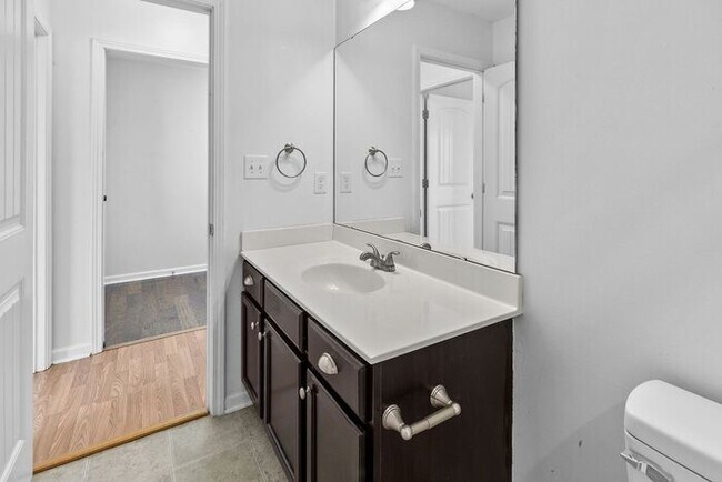 Building Photo - Well-Maintained 3 Bedroom, 2 Bath Home