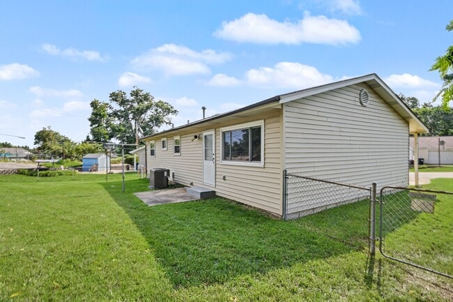 Building Photo - 11247 Fawnhaven Dr
