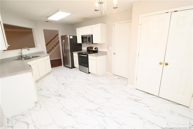 Building Photo - 100 Beverstone Dr