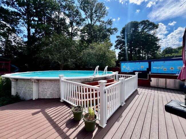 Building Photo - Love Where You Live in Lake Shores!