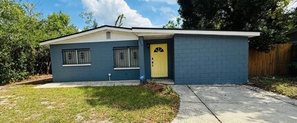 Building Photo - Come see this beautiful 4 bedroom, 2 bath home for rent near Busch Gardens!