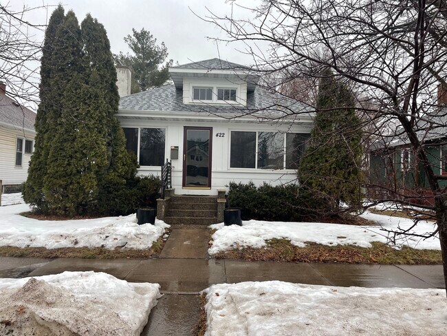 Primary Photo - 422 E 10th St