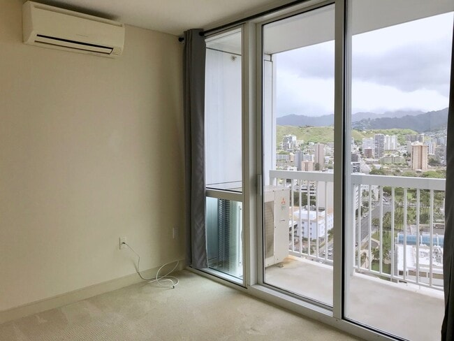 Building Photo - Convenient Kakaako living! 1/1/1