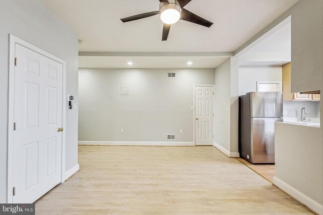 Building Photo - 1248 Maryland Ave NE