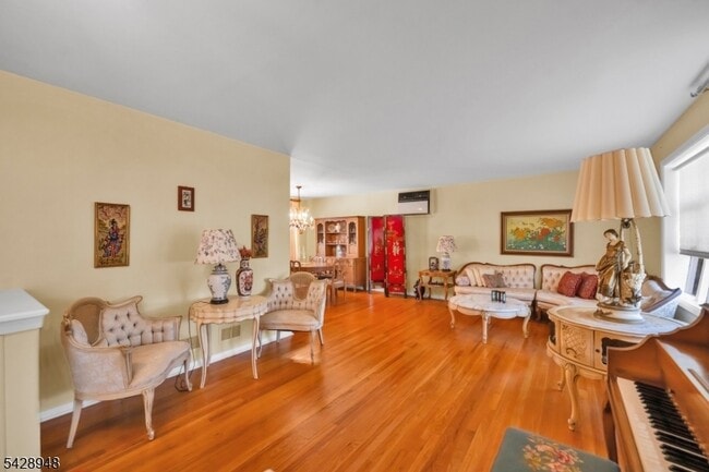 Building Photo - 204 Tryon Pl
