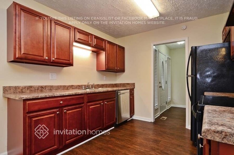 Building Photo - 6601 Valley Hill Dr