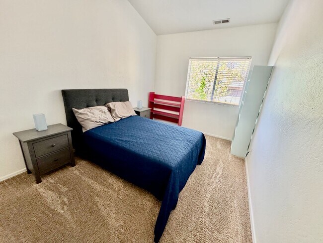 Building Photo - 4809 S Dory Trail