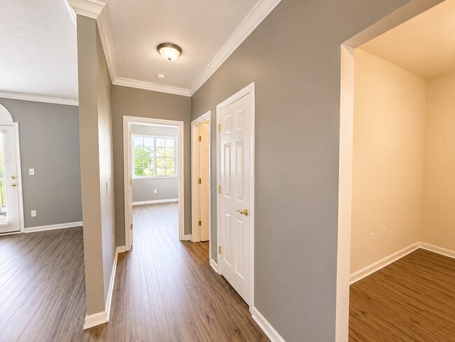 Building Photo - 2704 Bradford Commons Dr