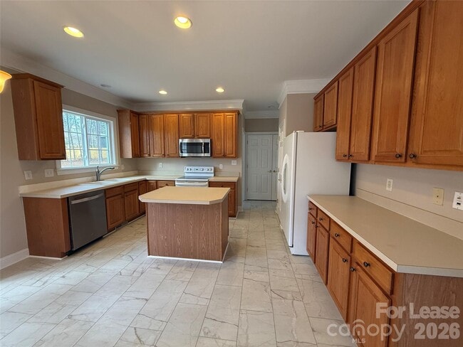 Building Photo - 3993 Lake Shore Rd S