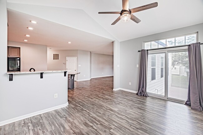 Building Photo - 917 Benalli Dr