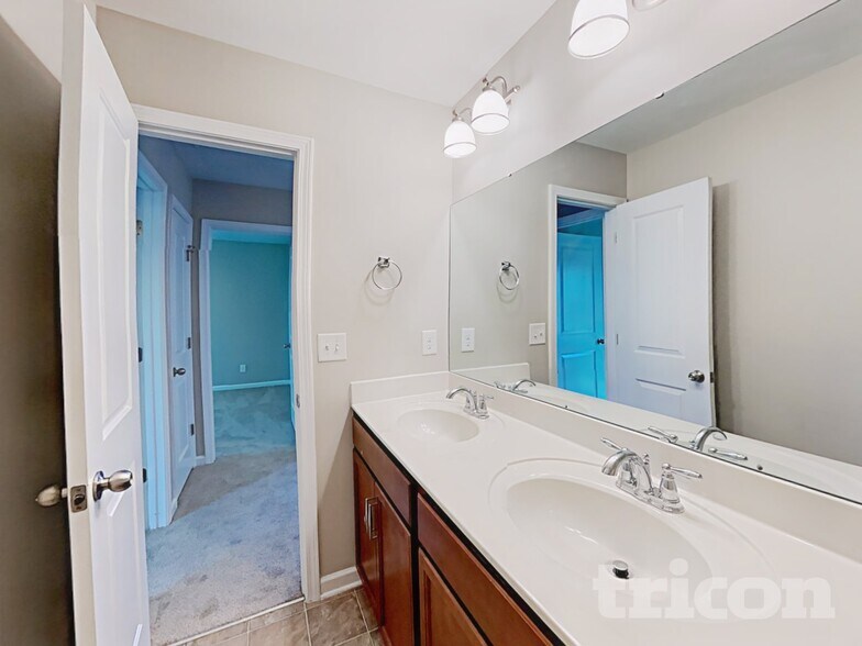 Building Photo - 2906 San Saba St