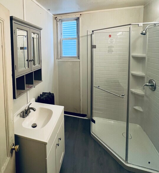 Building Photo - 1625 6th Ave