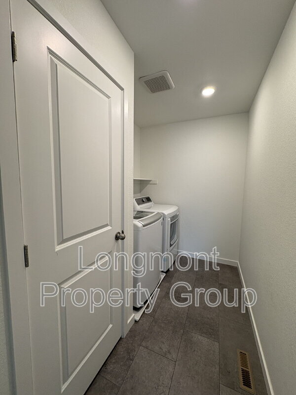 Building Photo - 3518 Sawtooth St