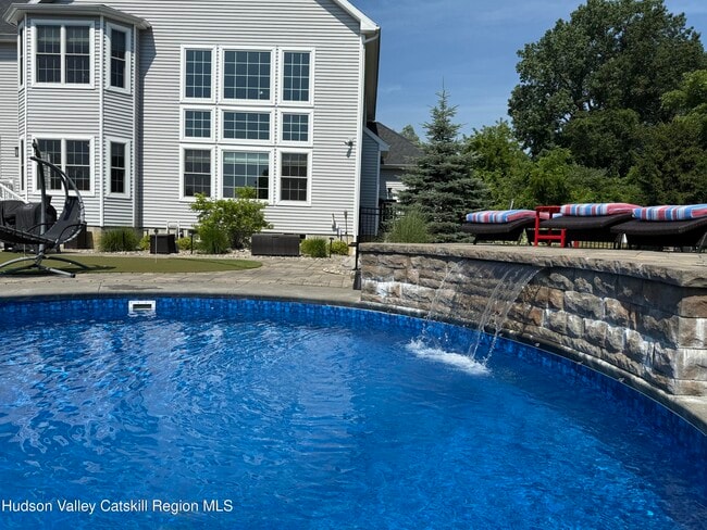 Building Photo - 7 Hammerstone Ln