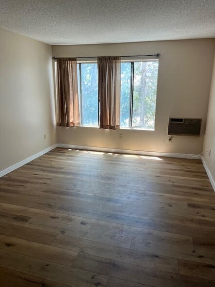 Building Photo - 6650 Amherst St