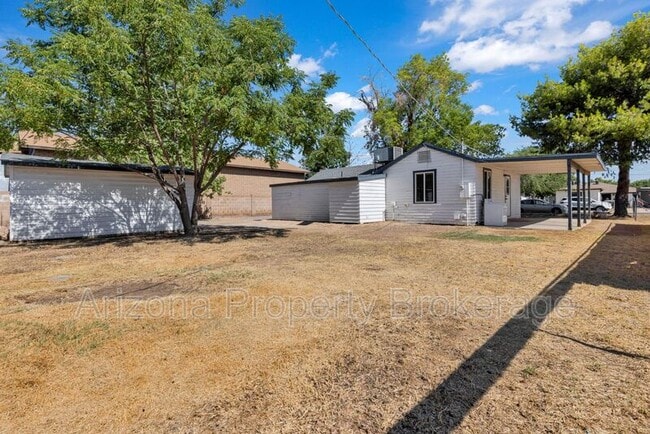 Building Photo - 2335 W Morten Ave