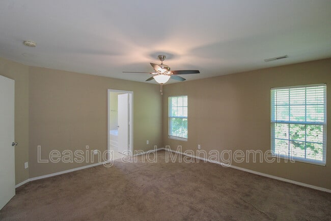 Building Photo - 8811 Kellum Dr