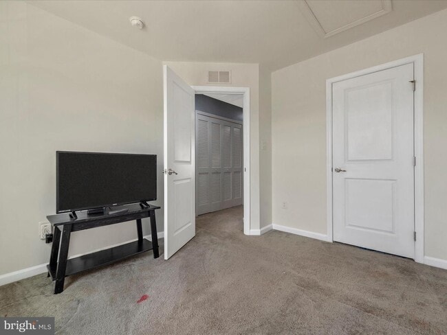 Building Photo - 76 Norwood Dr