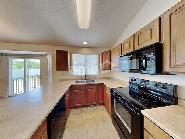 Building Photo - 261 Walton Dr