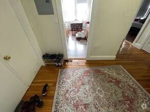 Building Photo - NO FEE!! SEPT Amazing 2bed around Clevelan...