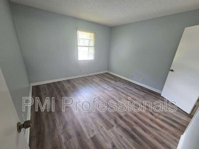 Building Photo - 2929 Selena Dr