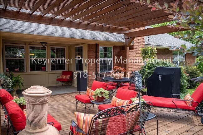 Building Photo - Large | 4 Bed | 3 Bath | South Tulsa