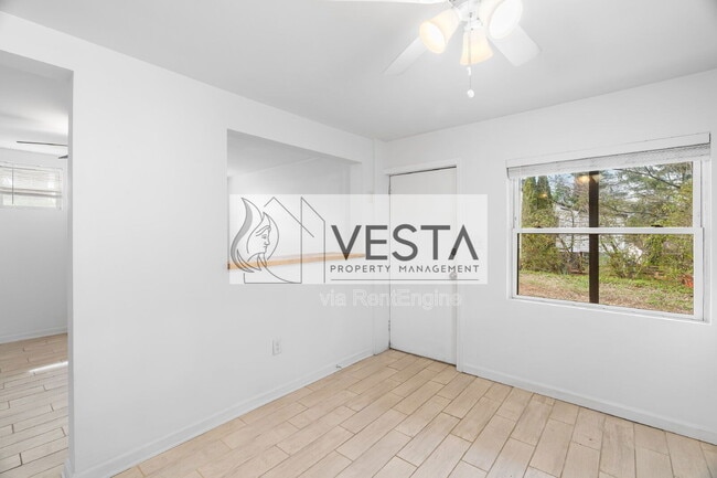 Building Photo - 131 Moody Ave