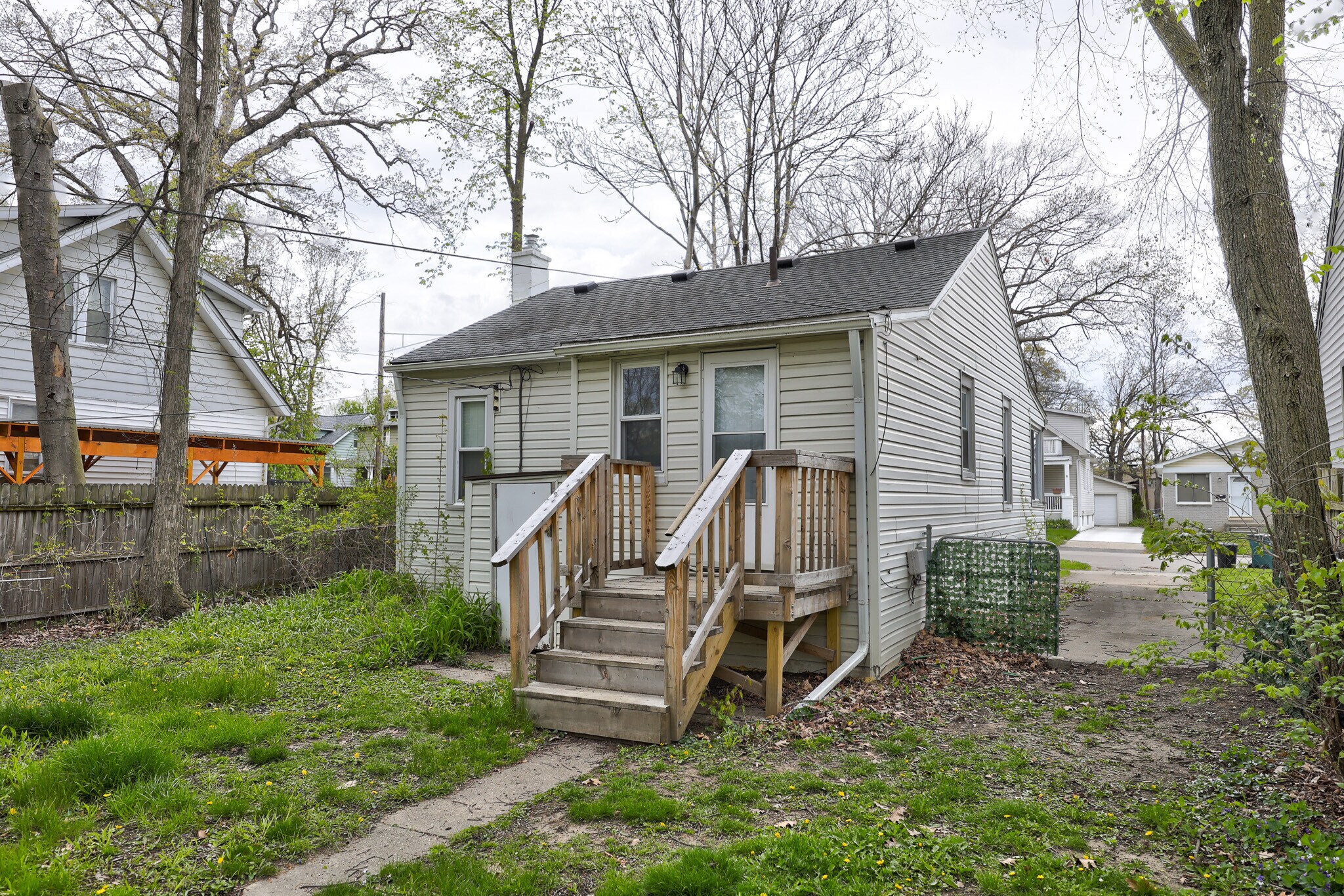 Building Photo - 610 E Lewiston Ave