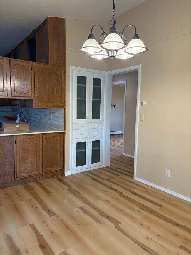 Building Photo - Stunning South Missoula Home with Views fo...