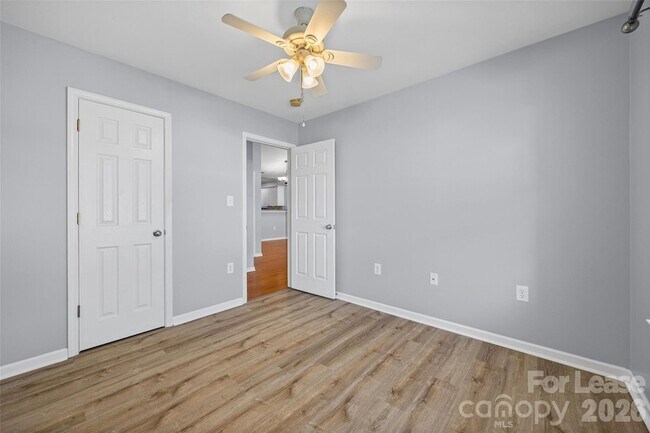 Building Photo - 2052 Shady Pond Dr
