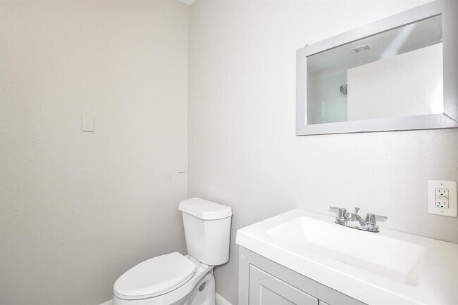 Building Photo - 3710 Dreyfus St
