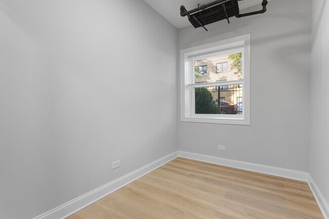 Building Photo - 7381 N Damen Ave