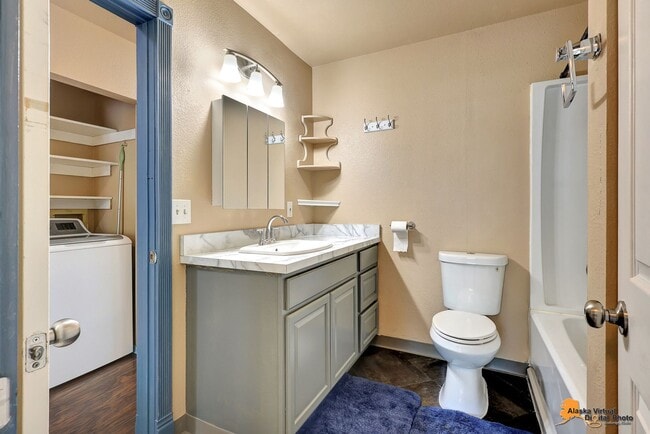 Building Photo - East Anchorage Home with In Unit Laundry a...