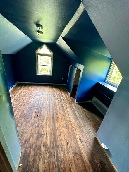 Building Photo - 8824 Huiskamp Ave