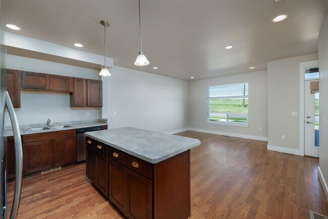 Building Photo - 3380 Davis Ln