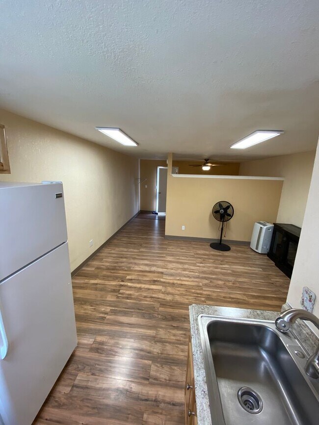 Building Photo - Adorable studio with large garage and work...