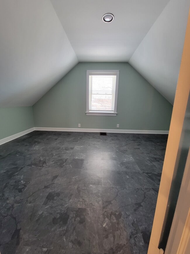 Building Photo - 7244 N Kilpatrick Ave