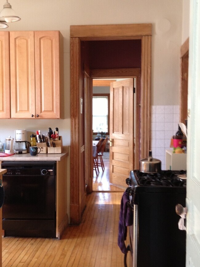 Building Photo - 3448 W Drummond Pl