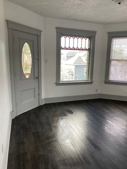 Building Photo - 458 Coe St