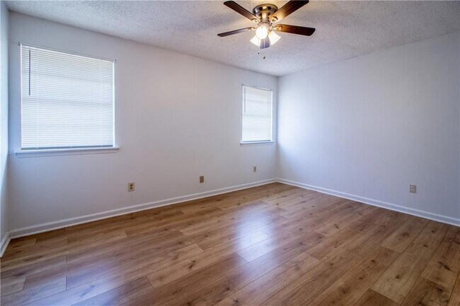 Building Photo - 56 Brandon Hall Dr