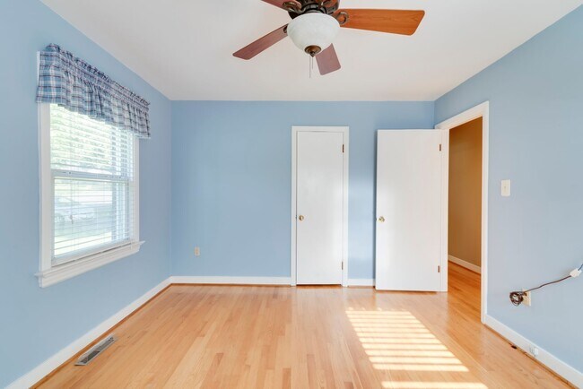 Building Photo - 8406 Holly Hill Rd