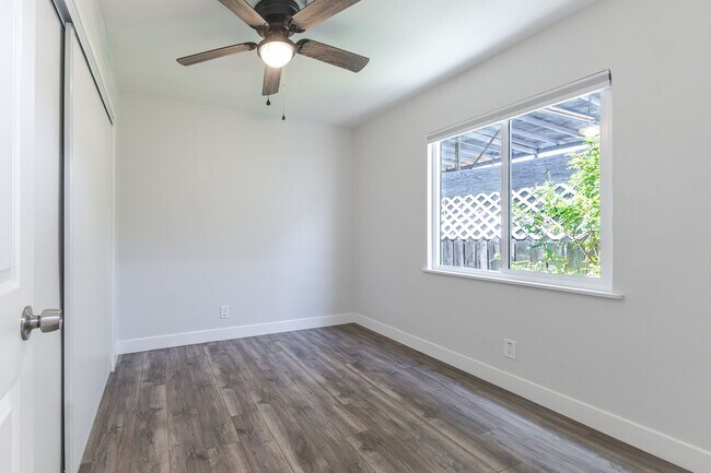 Building Photo - Fully Renovated 2BR/1BA Unit in Altadena –...