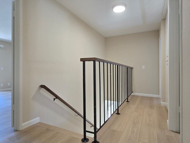 Building Photo - Spacious 2-Story Townhome, 2122 Sq Ft, End...