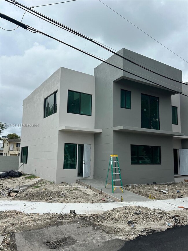 Building Photo - 6480 NE 1st Ave
