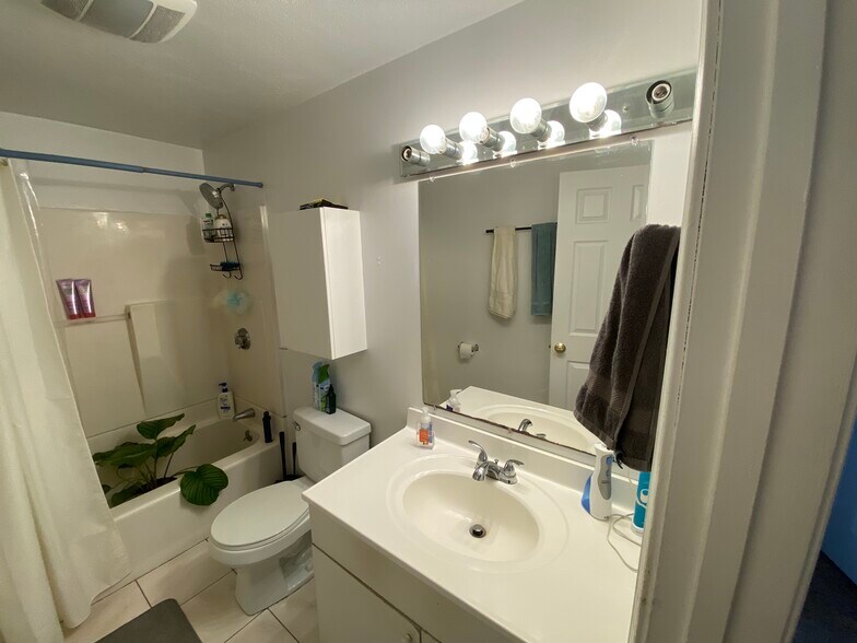 Building Photo - 58 Mansfield St