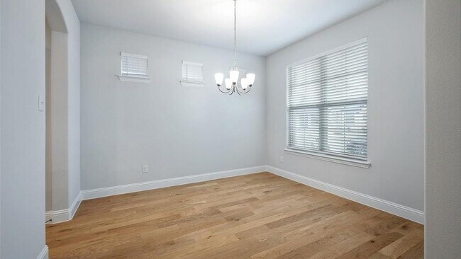 Building Photo - 2037 Almassera Dr