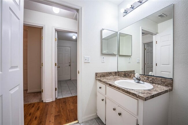 Building Photo - 812 Marcia Loop