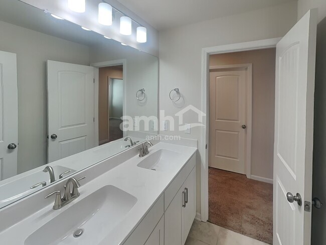 Building Photo - 4317 Fieldcrest Dr